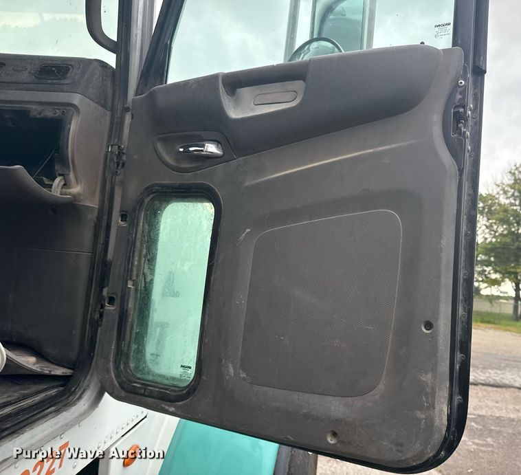 image for item DS3762 2014 Peterbilt 365 ready mix truck