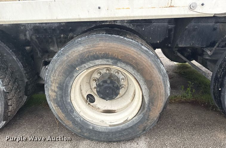 image for item DS3762 2014 Peterbilt 365 ready mix truck