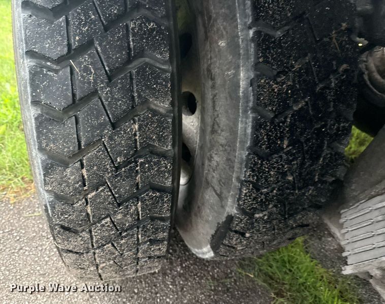 image for item DS3762 2014 Peterbilt 365 ready mix truck