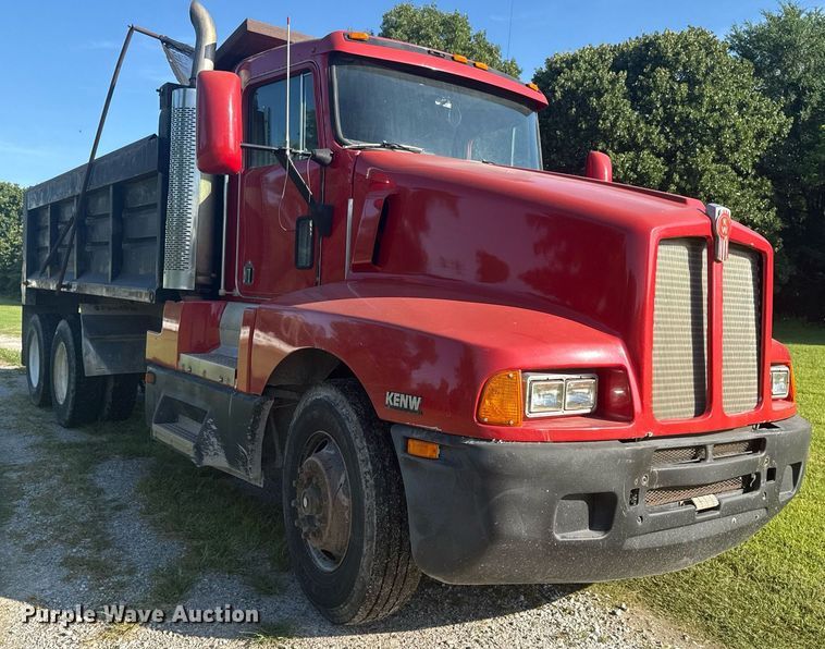 image for item DS3764 1992 Kenworth T660 dump truck