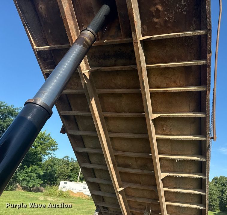 image for item DS3764 1992 Kenworth T660 dump truck