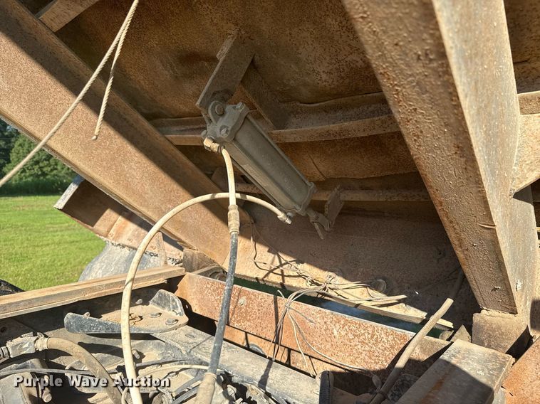 image for item DS3764 1992 Kenworth T660 dump truck