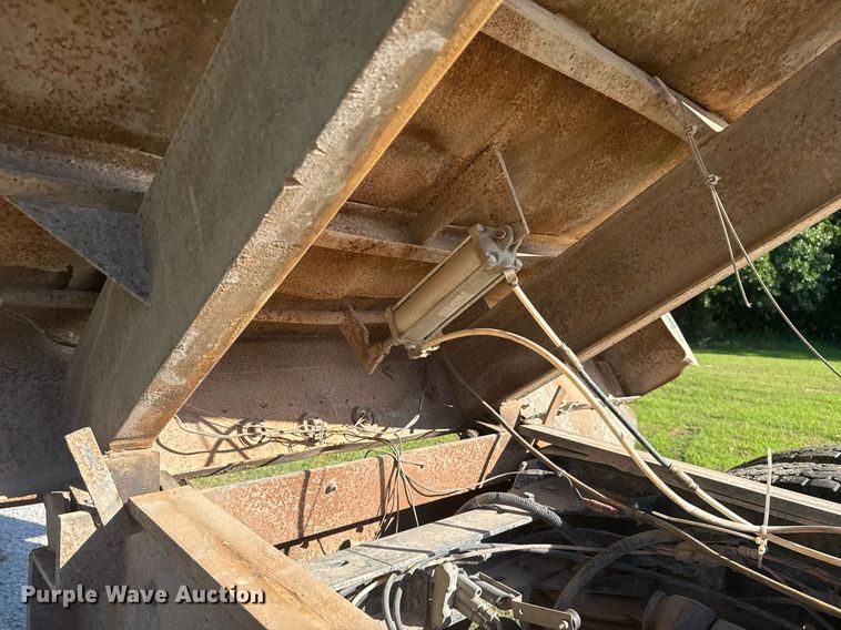 image for item DS3764 1992 Kenworth T660 dump truck