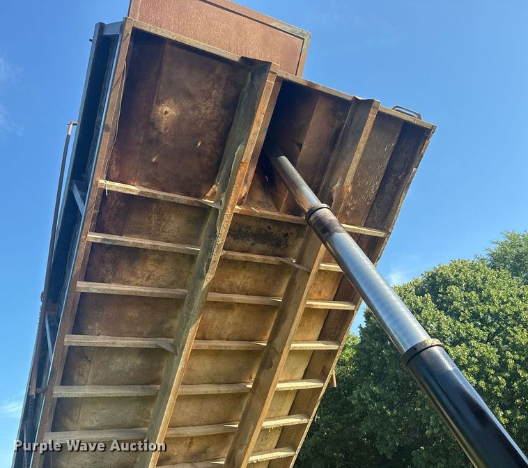 image for item DS3764 1992 Kenworth T660 dump truck