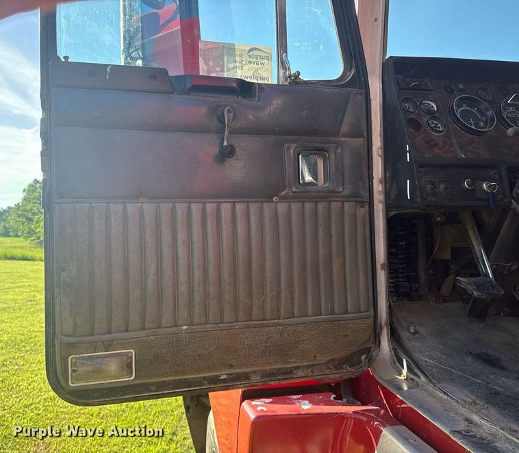 image for item DS3764 1992 Kenworth T660 dump truck