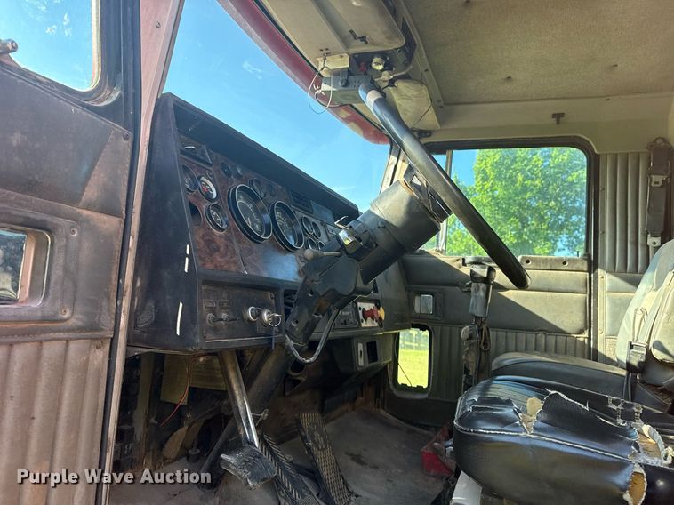 image for item DS3764 1992 Kenworth T660 dump truck