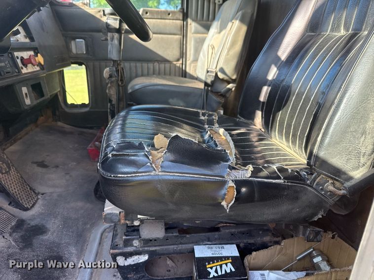 image for item DS3764 1992 Kenworth T660 dump truck