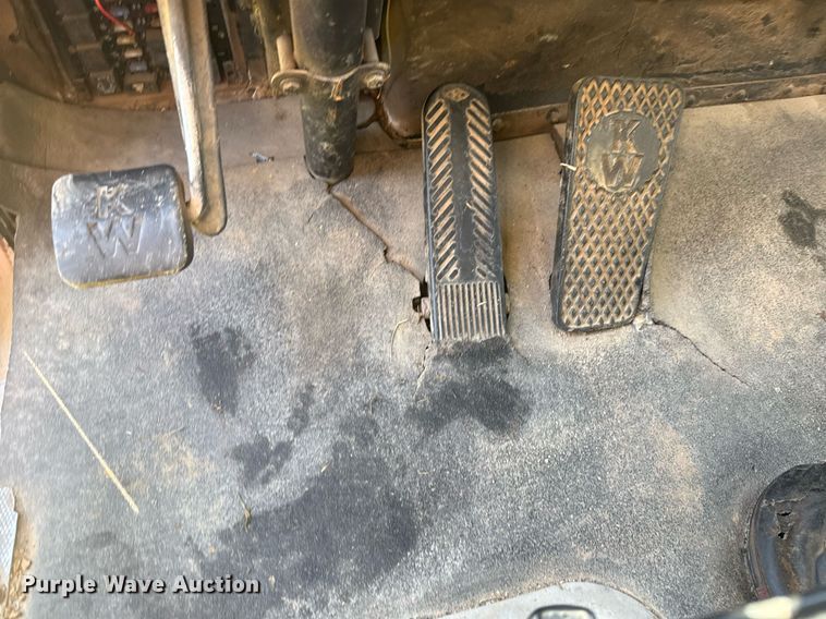 image for item DS3764 1992 Kenworth T660 dump truck