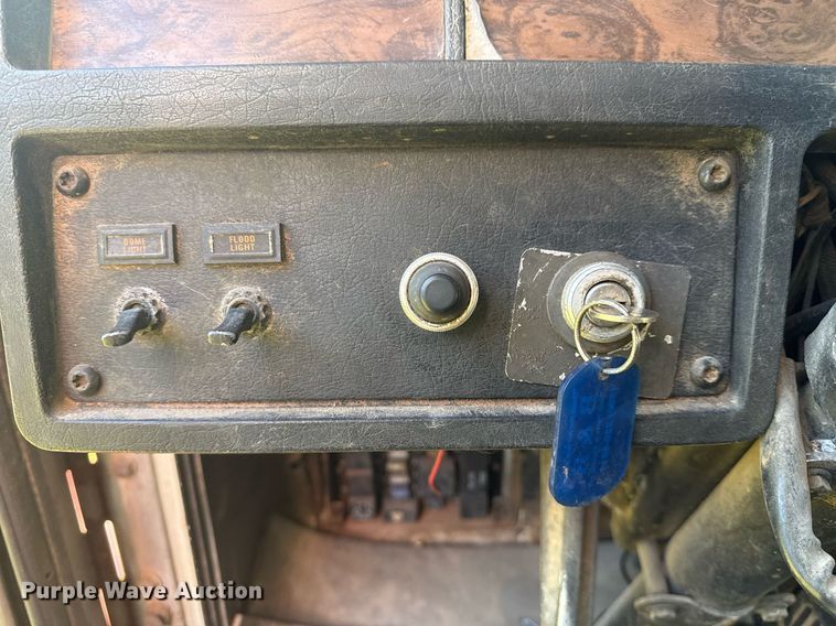 image for item DS3764 1992 Kenworth T660 dump truck