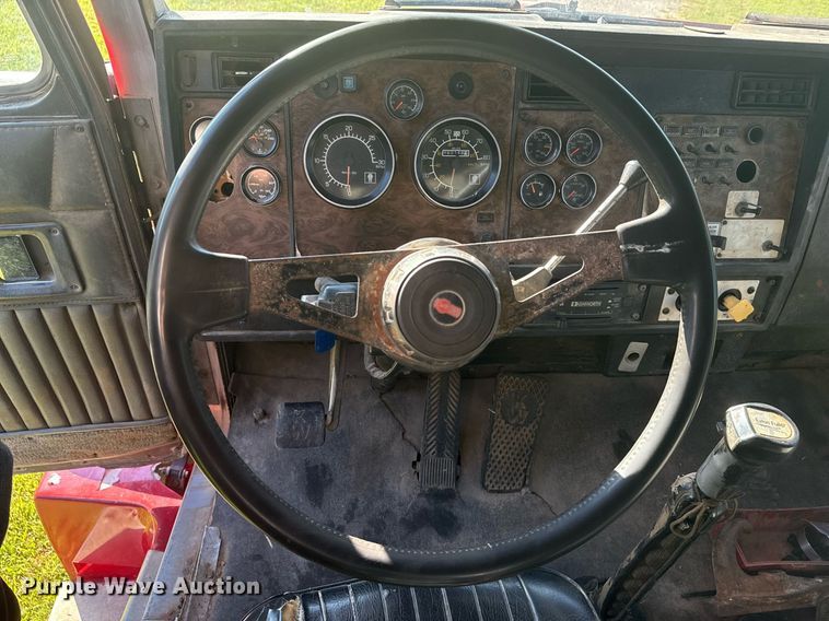 image for item DS3764 1992 Kenworth T660 dump truck