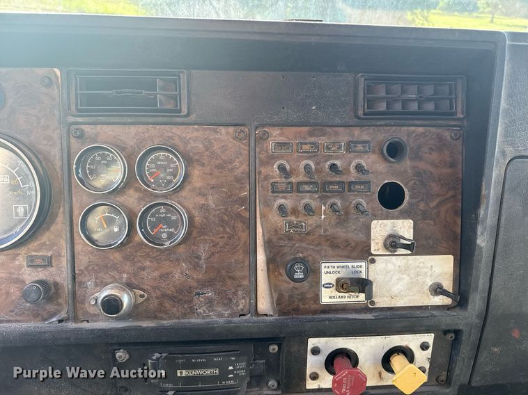 image for item DS3764 1992 Kenworth T660 dump truck