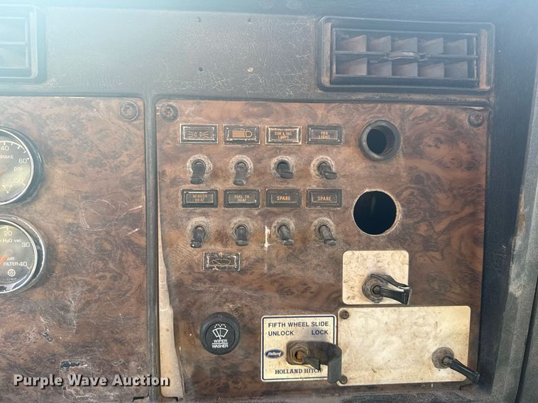 image for item DS3764 1992 Kenworth T660 dump truck