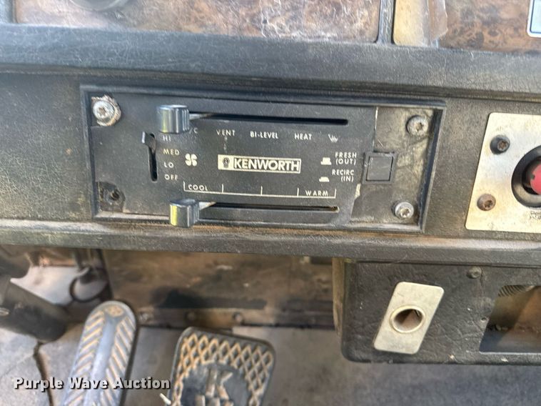 image for item DS3764 1992 Kenworth T660 dump truck