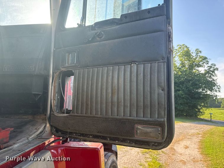 image for item DS3764 1992 Kenworth T660 dump truck