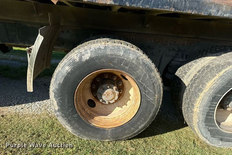 image for item DS3764 1992 Kenworth T660 dump truck