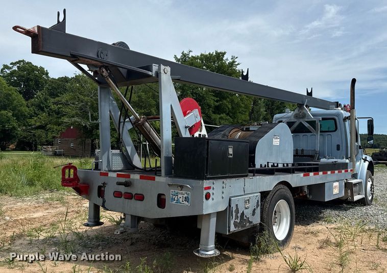 image for item DS3774 2009 Freightliner Business Class M2 swab truck