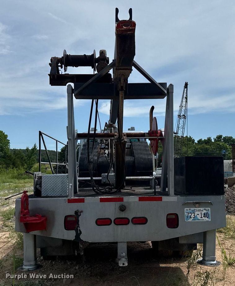 image for item DS3774 2009 Freightliner Business Class M2 swab truck