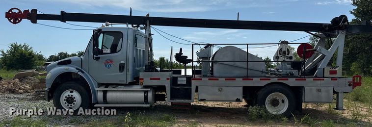 image for item DS3774 2009 Freightliner Business Class M2 swab truck