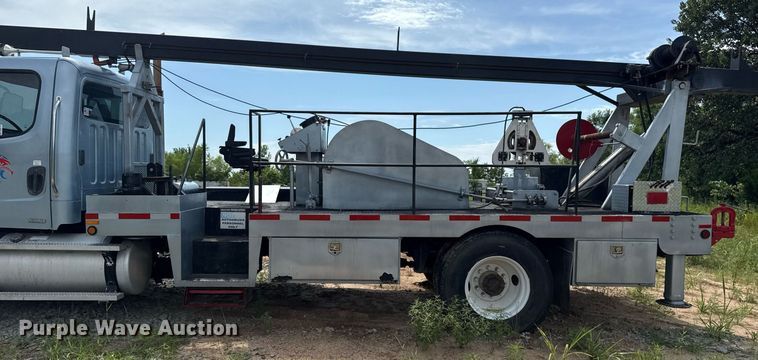 image for item DS3774 2009 Freightliner Business Class M2 swab truck