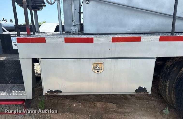 image for item DS3774 2009 Freightliner Business Class M2 swab truck