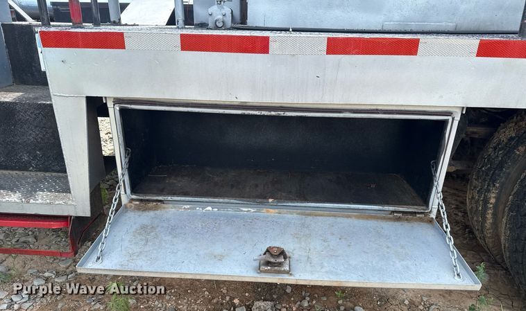 image for item DS3774 2009 Freightliner Business Class M2 swab truck