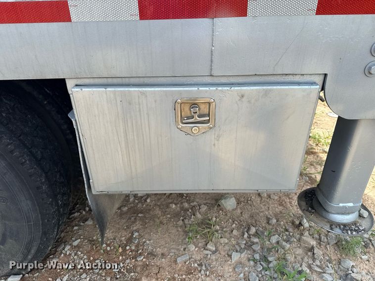 image for item DS3774 2009 Freightliner Business Class M2 swab truck