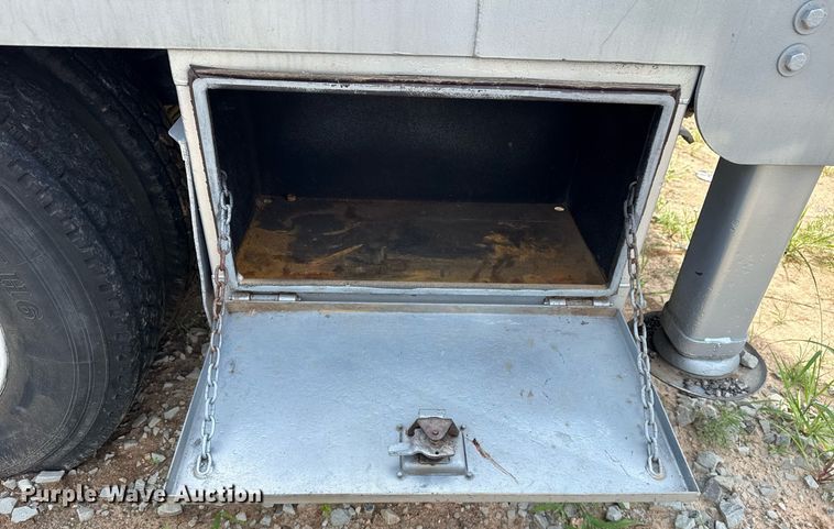 image for item DS3774 2009 Freightliner Business Class M2 swab truck