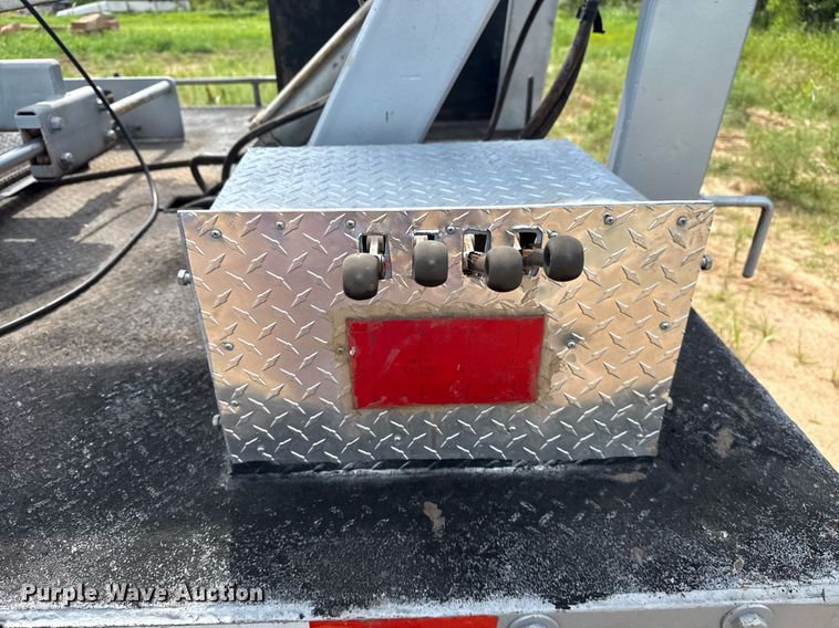 image for item DS3774 2009 Freightliner Business Class M2 swab truck