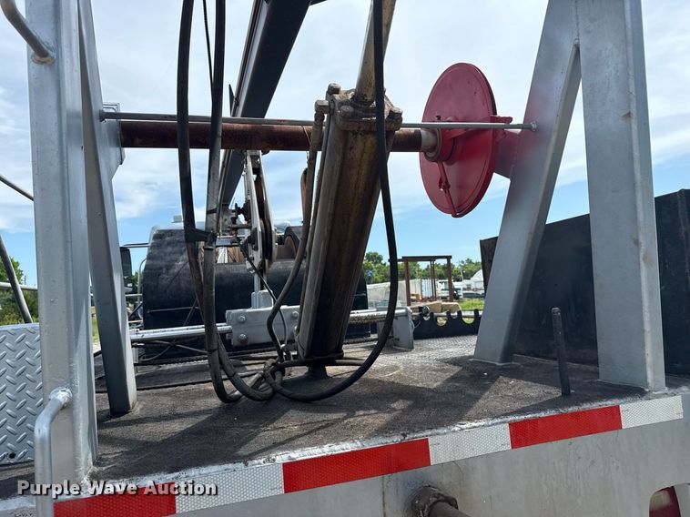 image for item DS3774 2009 Freightliner Business Class M2 swab truck