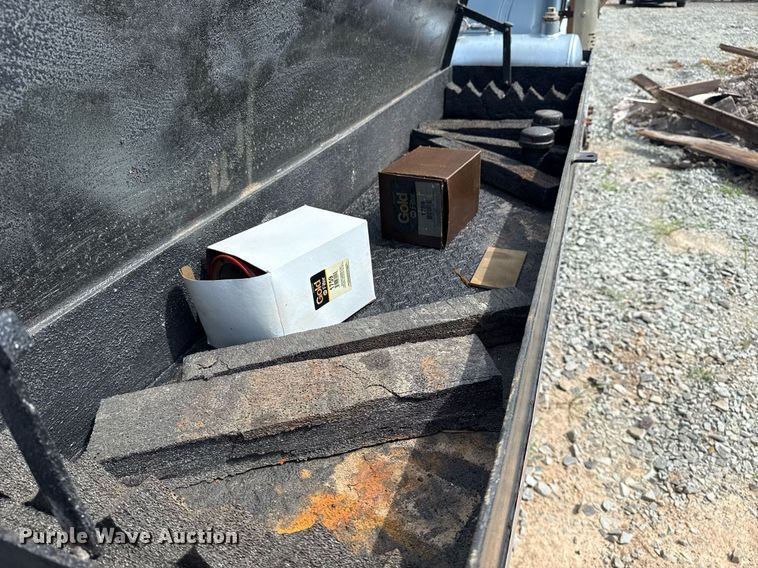 image for item DS3774 2009 Freightliner Business Class M2 swab truck