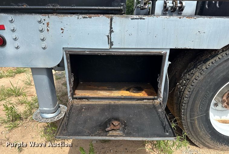 image for item DS3774 2009 Freightliner Business Class M2 swab truck