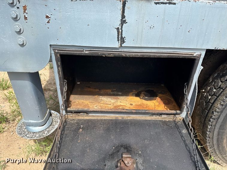 image for item DS3774 2009 Freightliner Business Class M2 swab truck