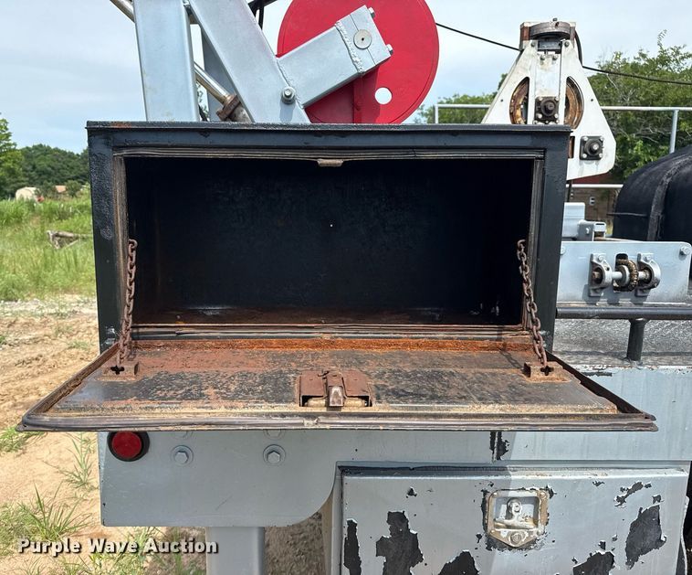 image for item DS3774 2009 Freightliner Business Class M2 swab truck