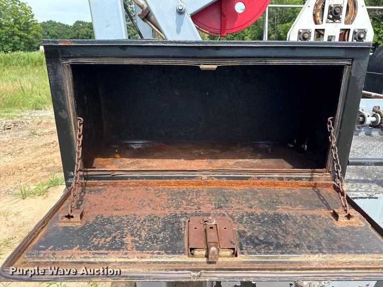 image for item DS3774 2009 Freightliner Business Class M2 swab truck