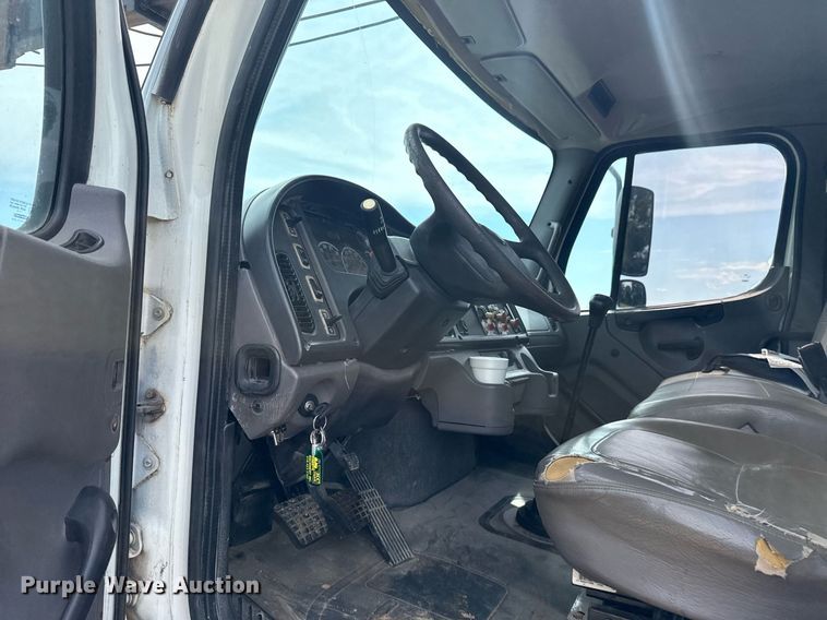 image for item DS3774 2009 Freightliner Business Class M2 swab truck