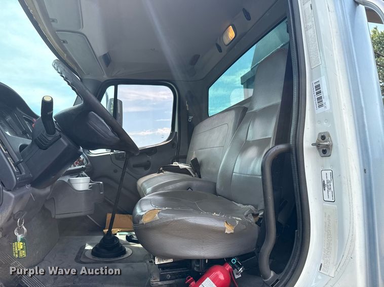 image for item DS3774 2009 Freightliner Business Class M2 swab truck