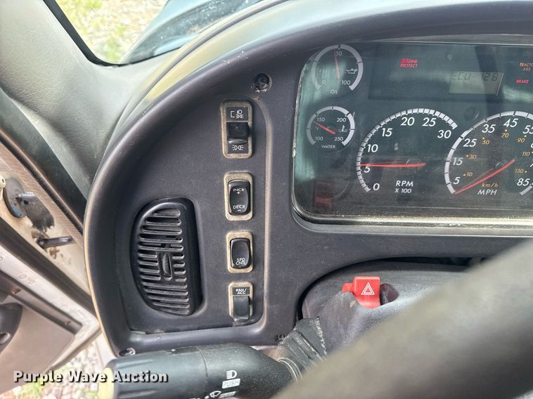 image for item DS3774 2009 Freightliner Business Class M2 swab truck