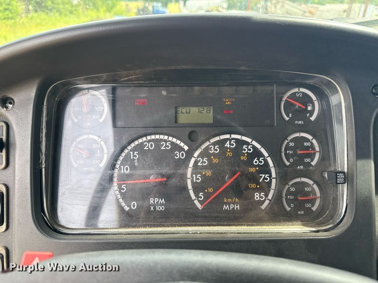 image for item DS3774 2009 Freightliner Business Class M2 swab truck