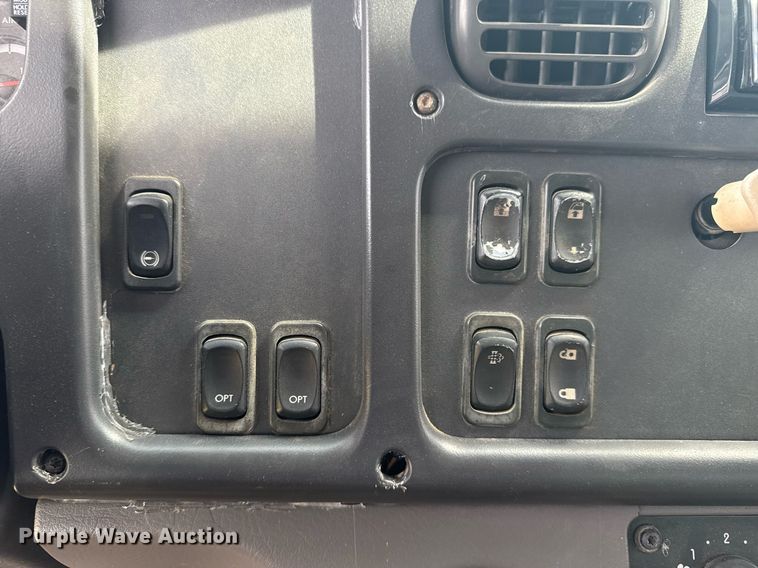 image for item DS3774 2009 Freightliner Business Class M2 swab truck