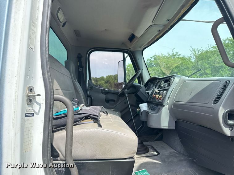 image for item DS3774 2009 Freightliner Business Class M2 swab truck