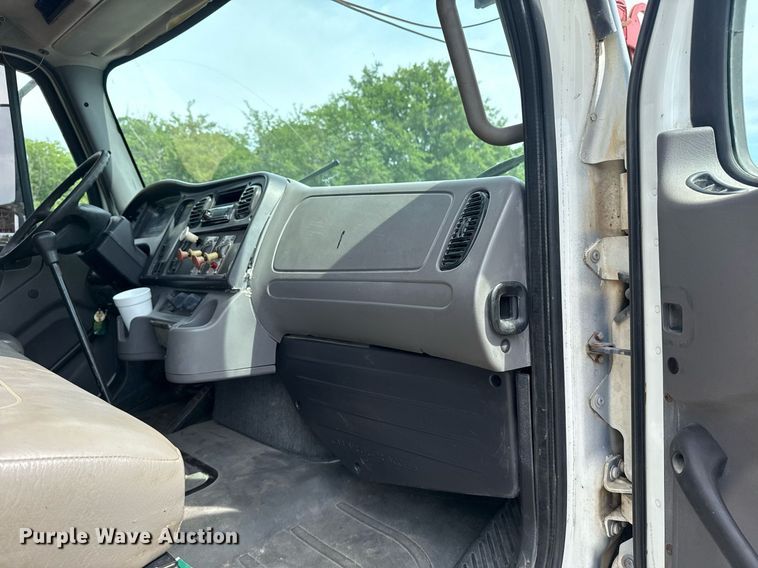 image for item DS3774 2009 Freightliner Business Class M2 swab truck