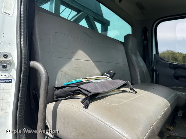 image for item DS3774 2009 Freightliner Business Class M2 swab truck