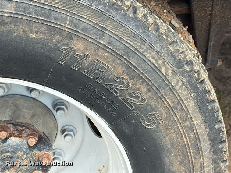 image for item DS3774 2009 Freightliner Business Class M2 swab truck