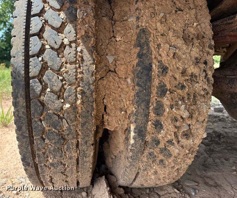 image for item DS3774 2009 Freightliner Business Class M2 swab truck