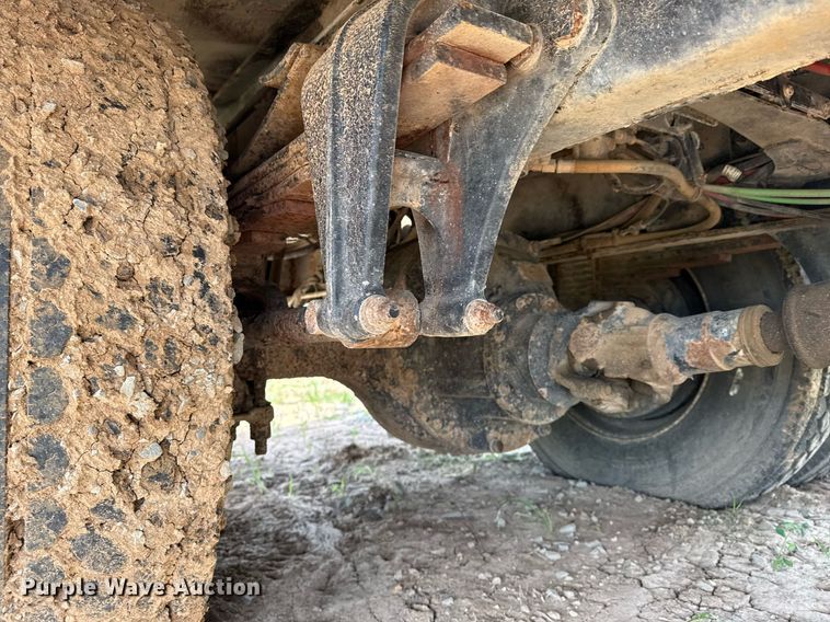 image for item DS3774 2009 Freightliner Business Class M2 swab truck