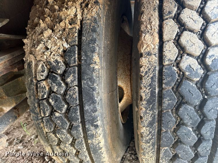 image for item DS3774 2009 Freightliner Business Class M2 swab truck