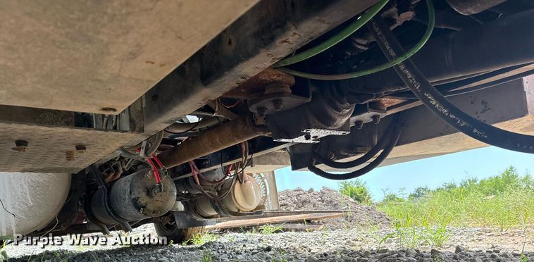 image for item DS3774 2009 Freightliner Business Class M2 swab truck