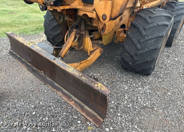 image for item DS3780 1996 Case 560 trencher