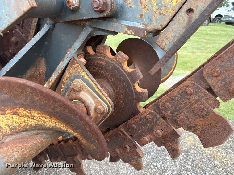 image for item DS3780 1996 Case 560 trencher