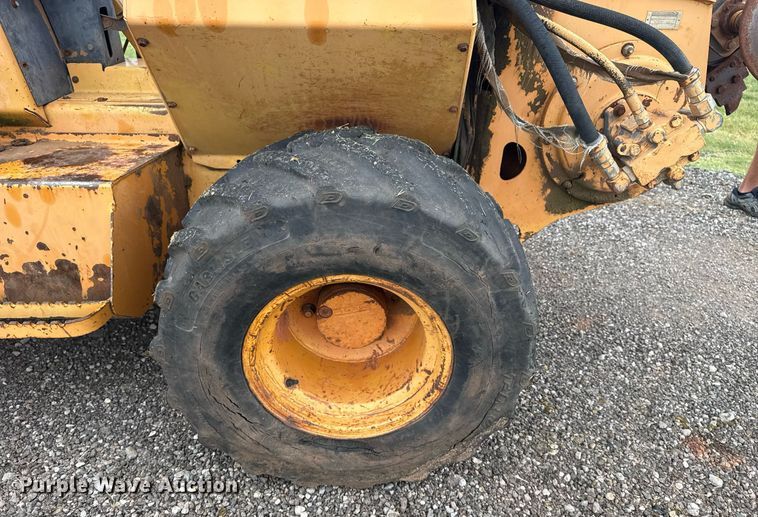 image for item DS3780 1996 Case 560 trencher